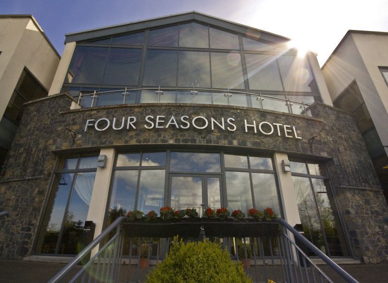Four Seasons Hotel, Carlingford Buitenkant foto
