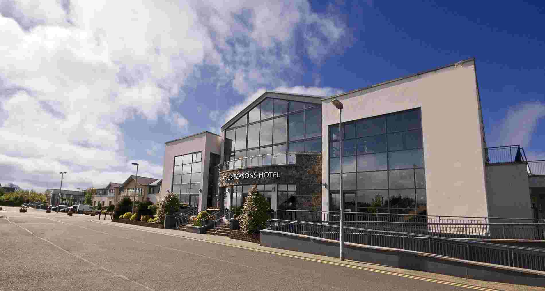 Four Seasons Hotel, Carlingford Buitenkant foto